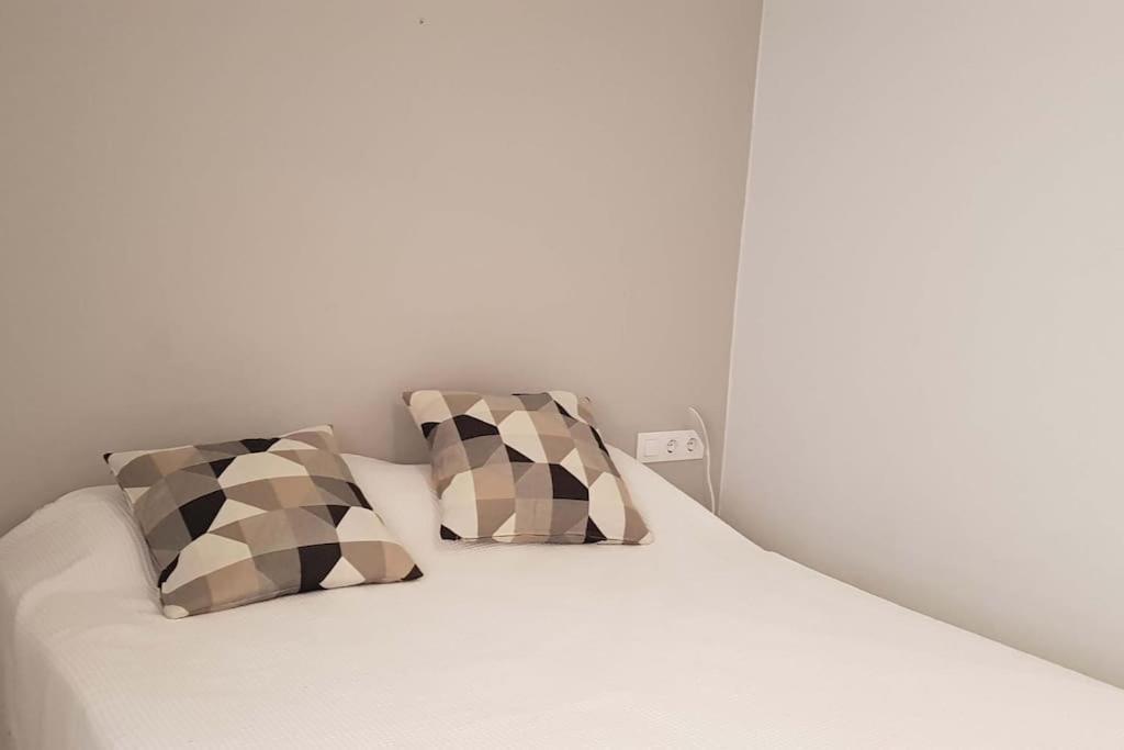 Casa Comoda Y Equipada Para 6 En Centro Pueblo Torroella De Montgri Luaran gambar